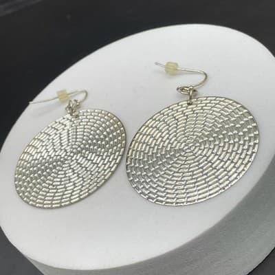 Hoop Earrings Textured Disc Dangle Modern Retro Style Chunky Statement 90s Y2K - Thumbnail 3