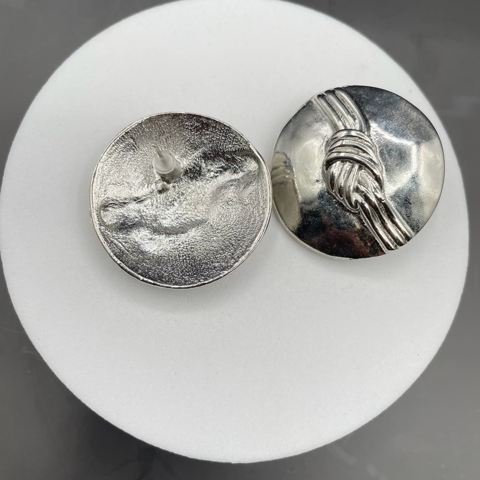 Silver-Tone Textured Knot Disc Stud Earrings Modern Minimalist - Thumbnail 2