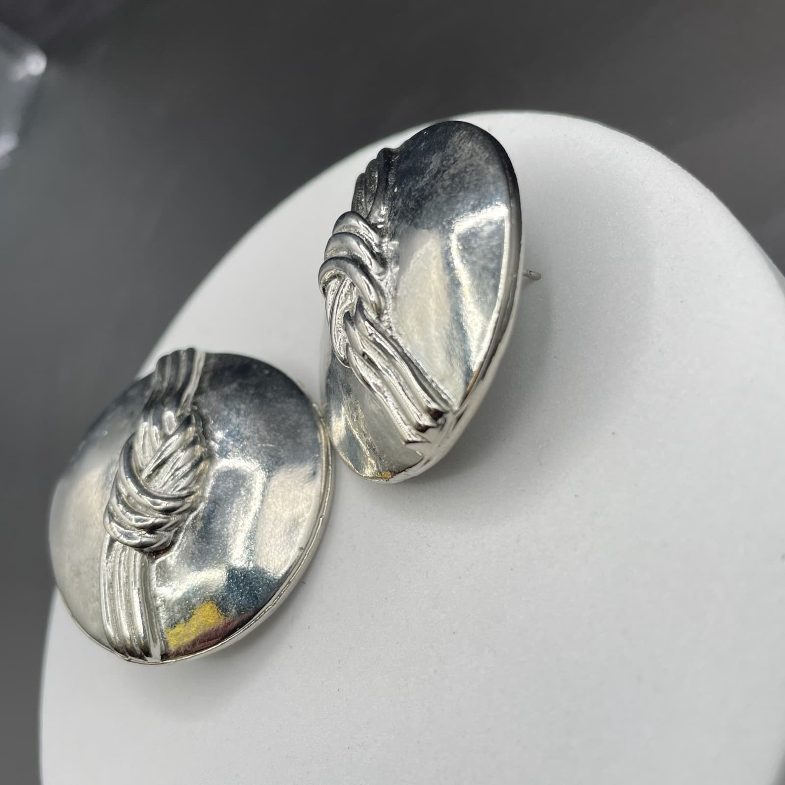 Silver-Tone Textured Knot Disc Stud Earrings Modern Minimalist - Thumbnail 8
