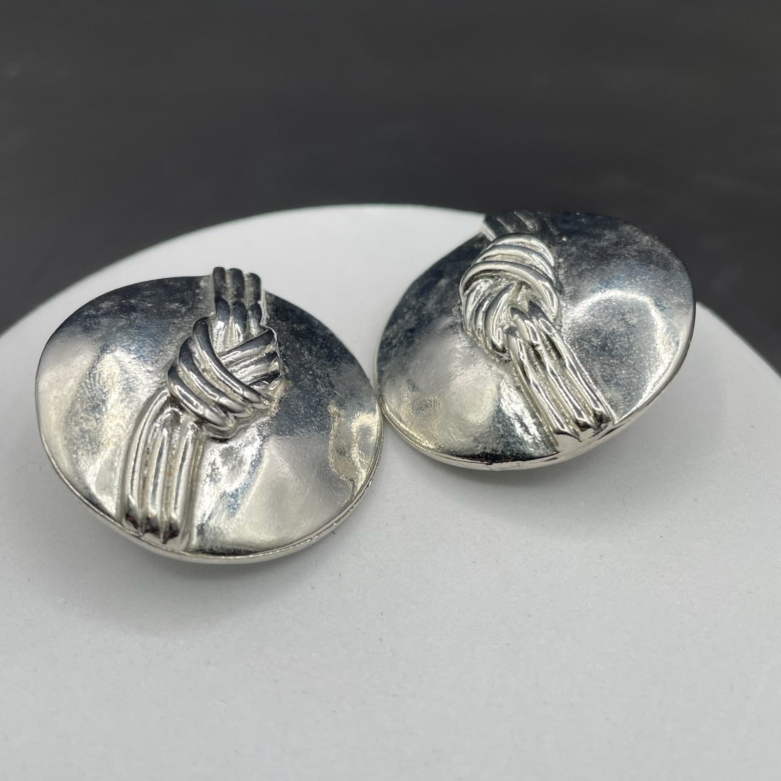 Silver-Tone Textured Knot Disc Stud Earrings Modern Minimalist - Thumbnail 9