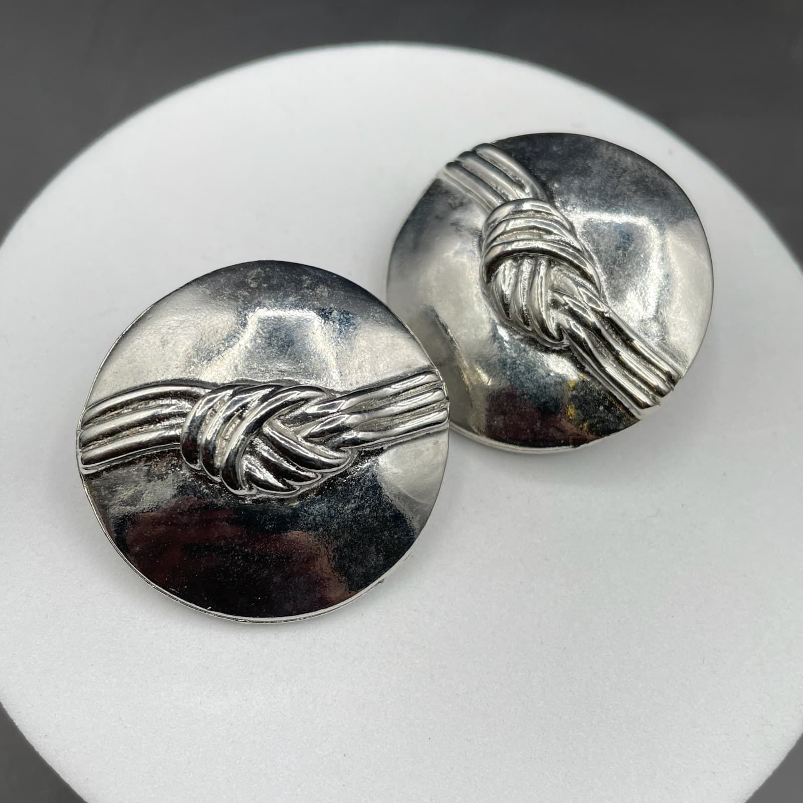 Silver-Tone Textured Knot Disc Stud Earrings Modern Minimalist - Thumbnail 5
