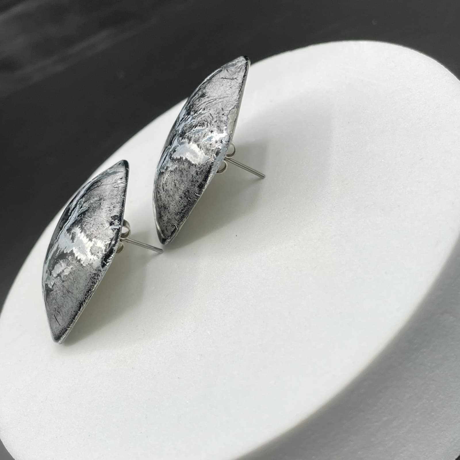 Silver Tone Domed Oval Stud Earrings Modern Metallic Statement - Thumbnail 12