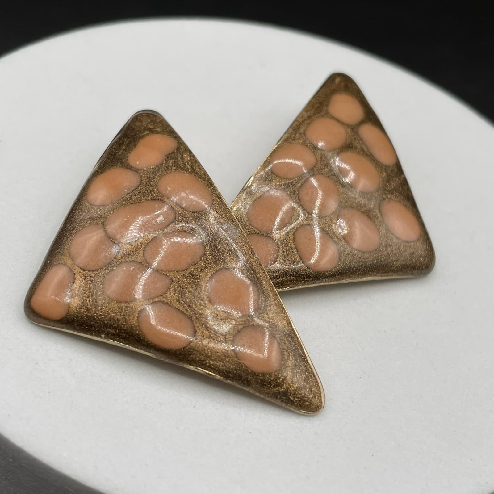 Vintage Enamel Triangle Earrings Bronze Peach Abstract Retro 80s Style - Thumbnail 3