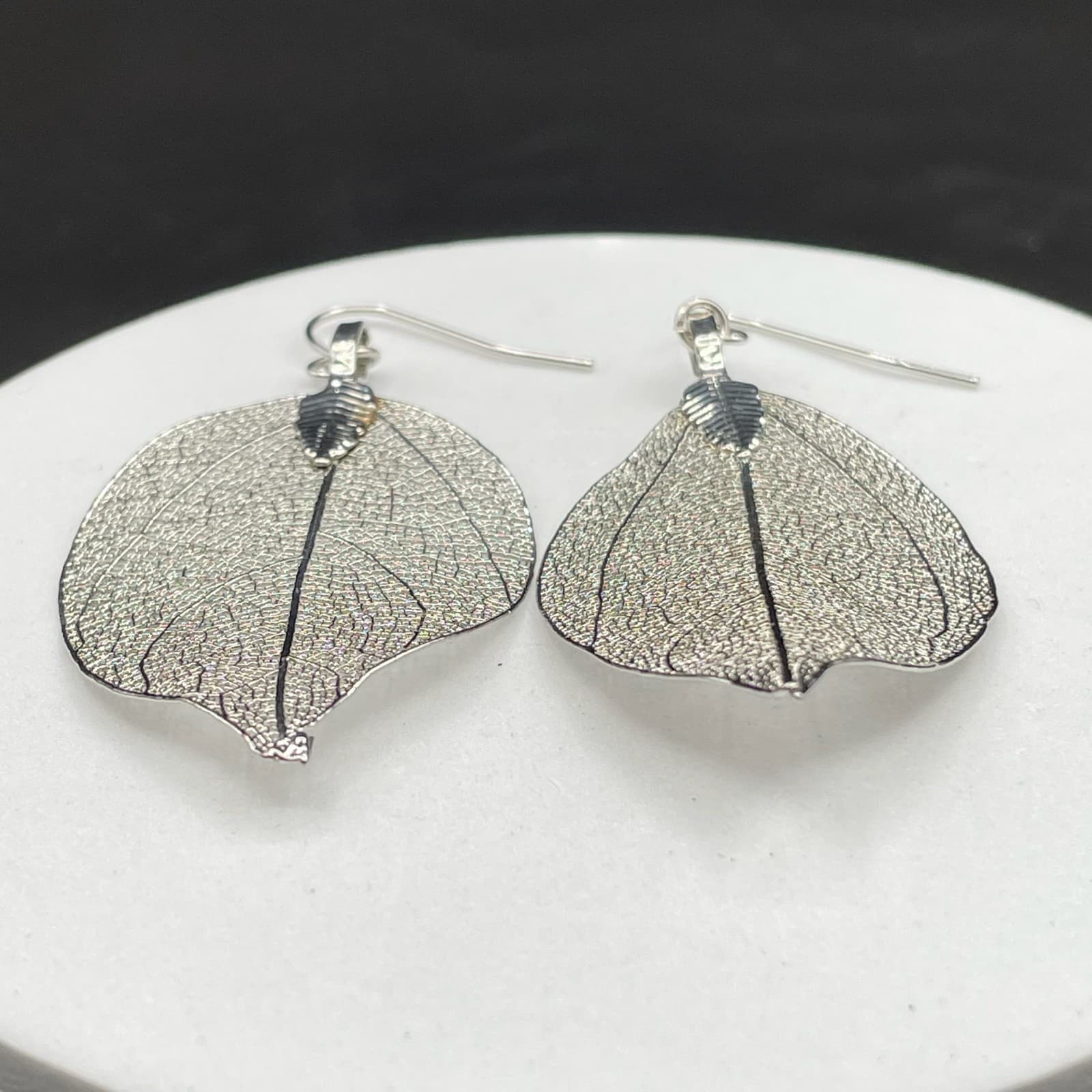 Silver-Tone Leaf Filigree Dangle Earrings Nature Boho Chic - Thumbnail 5