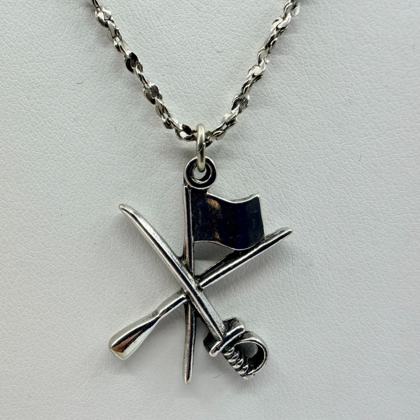 Vintage Silver Tone Crossed Sabers Flag Pendant Necklace Cavalry Retro Military - Thumbnail 3
