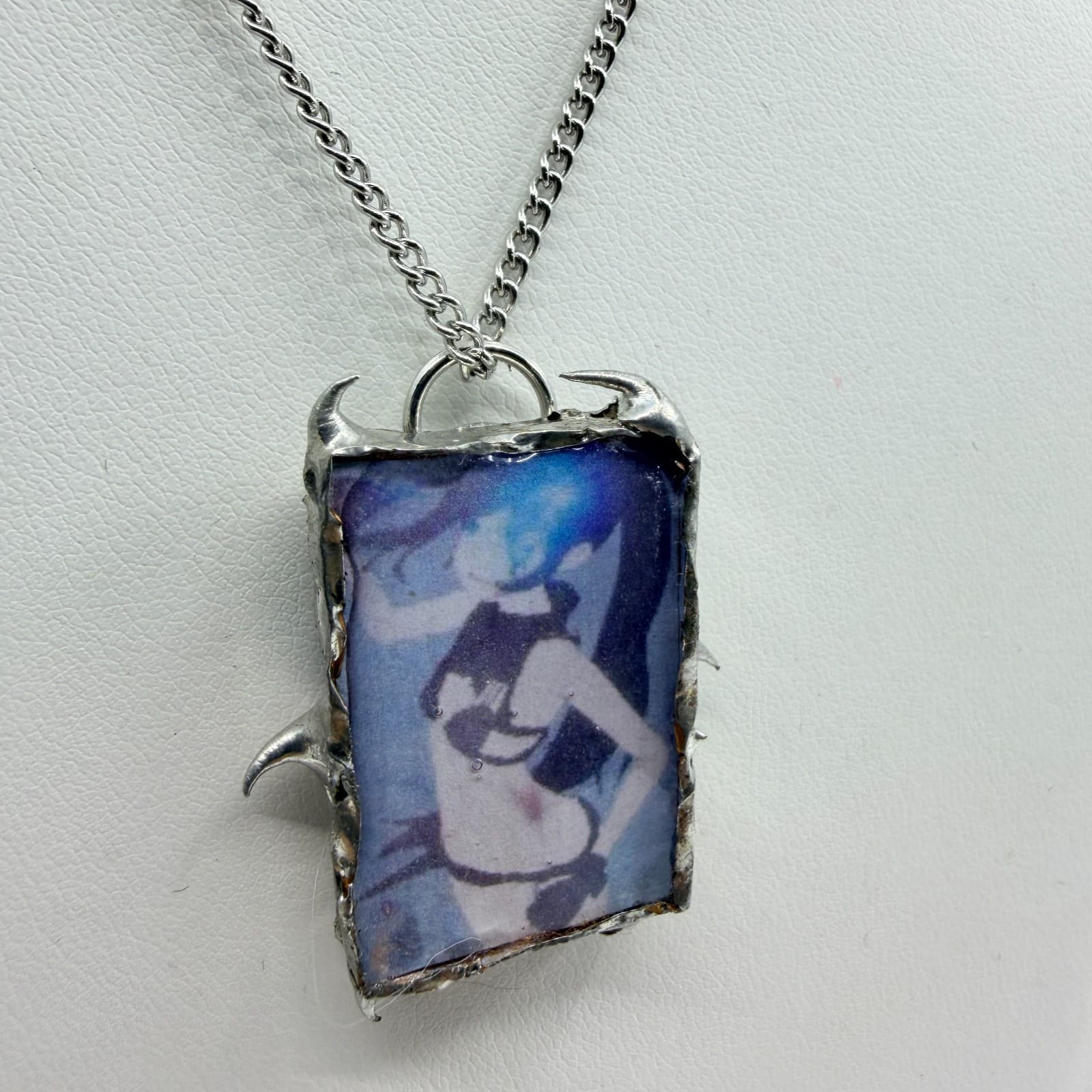 Necklace Vintage Silver Tone Graphic Photo Pendant Spike Thorn Retro Grunge 90s - Thumbnail 5
