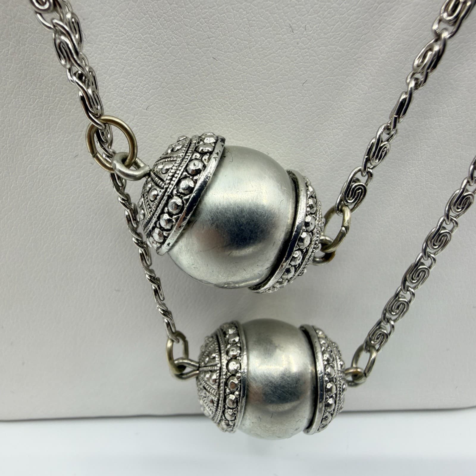 Vintage Silver Tone Multi Strand Chain Necklace Faux Pearl Accent Statement 90s - Thumbnail 3