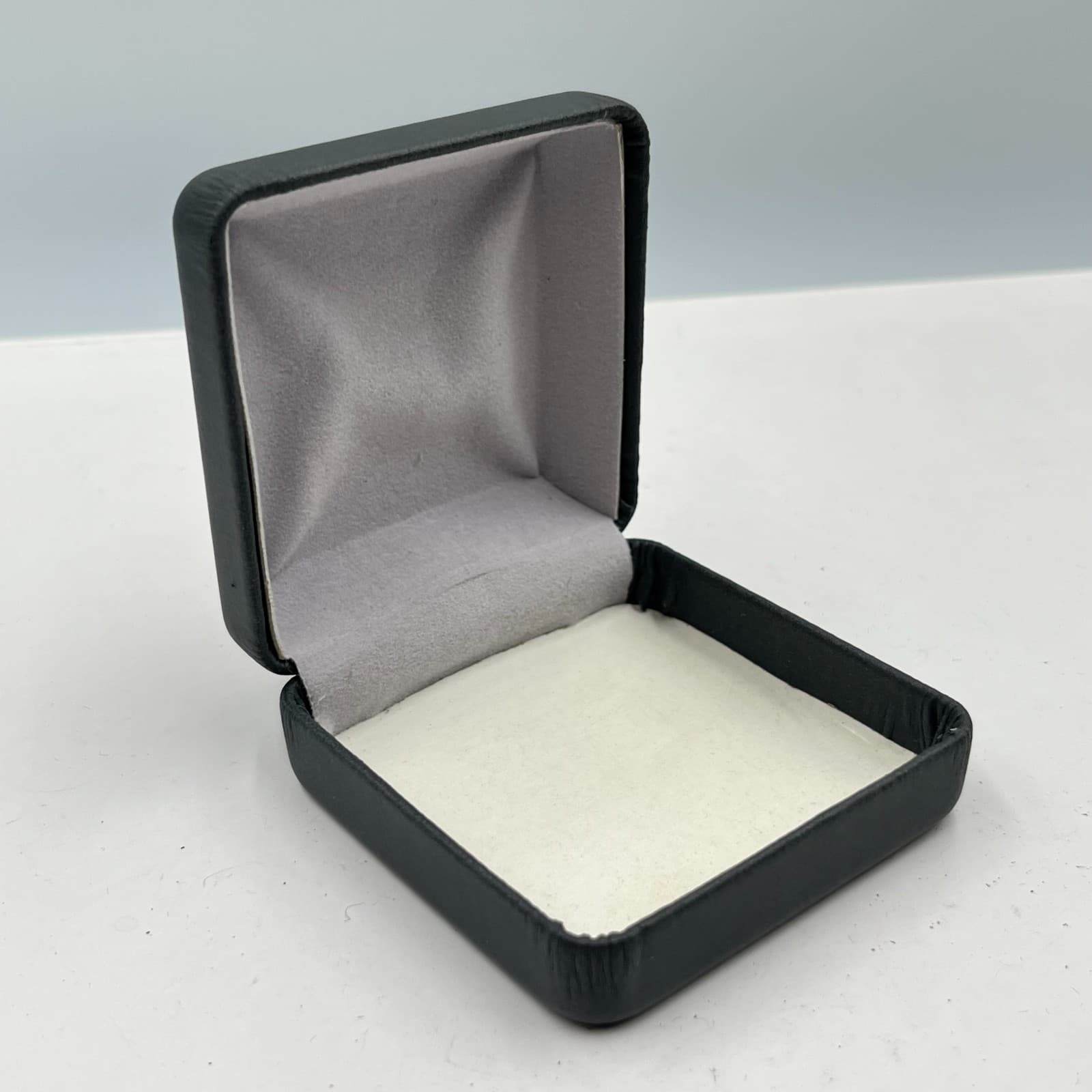 Vintage Set of 2 Black Faux Leather Jewelry Boxes Clamshell Display Cases Retro - Thumbnail 7