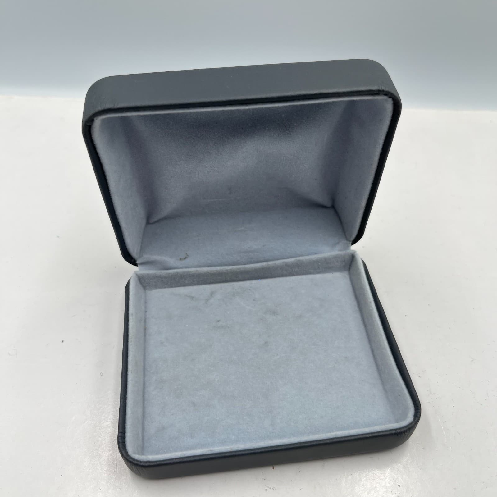 Vintage Set of 2 Black Faux Leather Jewelry Boxes Clamshell Display Cases Retro - Thumbnail 3