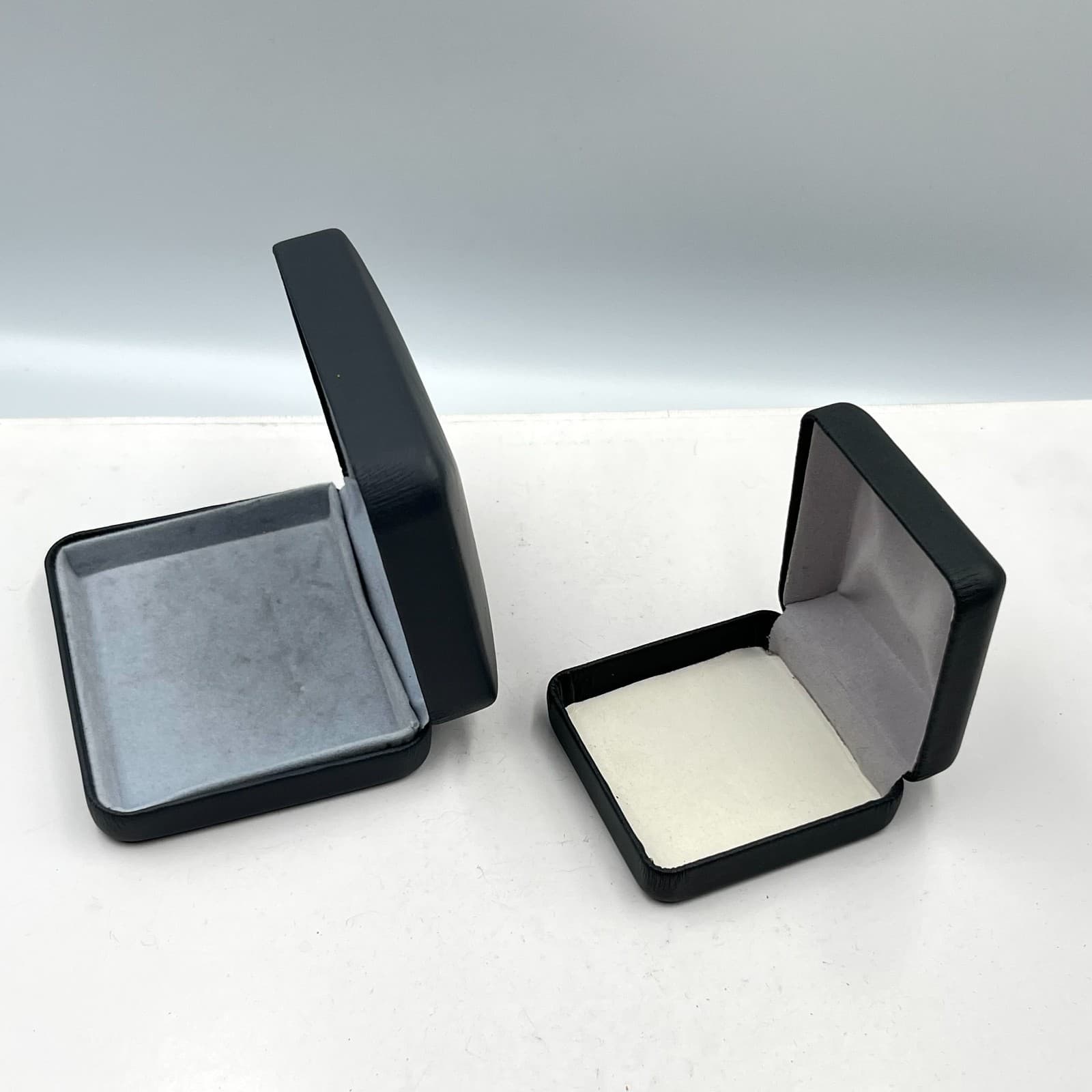 Vintage Set of 2 Black Faux Leather Jewelry Boxes Clamshell Display Cases Retro - Thumbnail 11