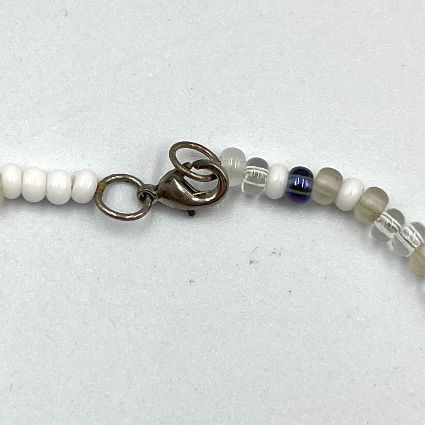 Vintage Y2K Minimalist White & Iridescent Seed Beads Choker Necklace Lobster - Thumbnail 3