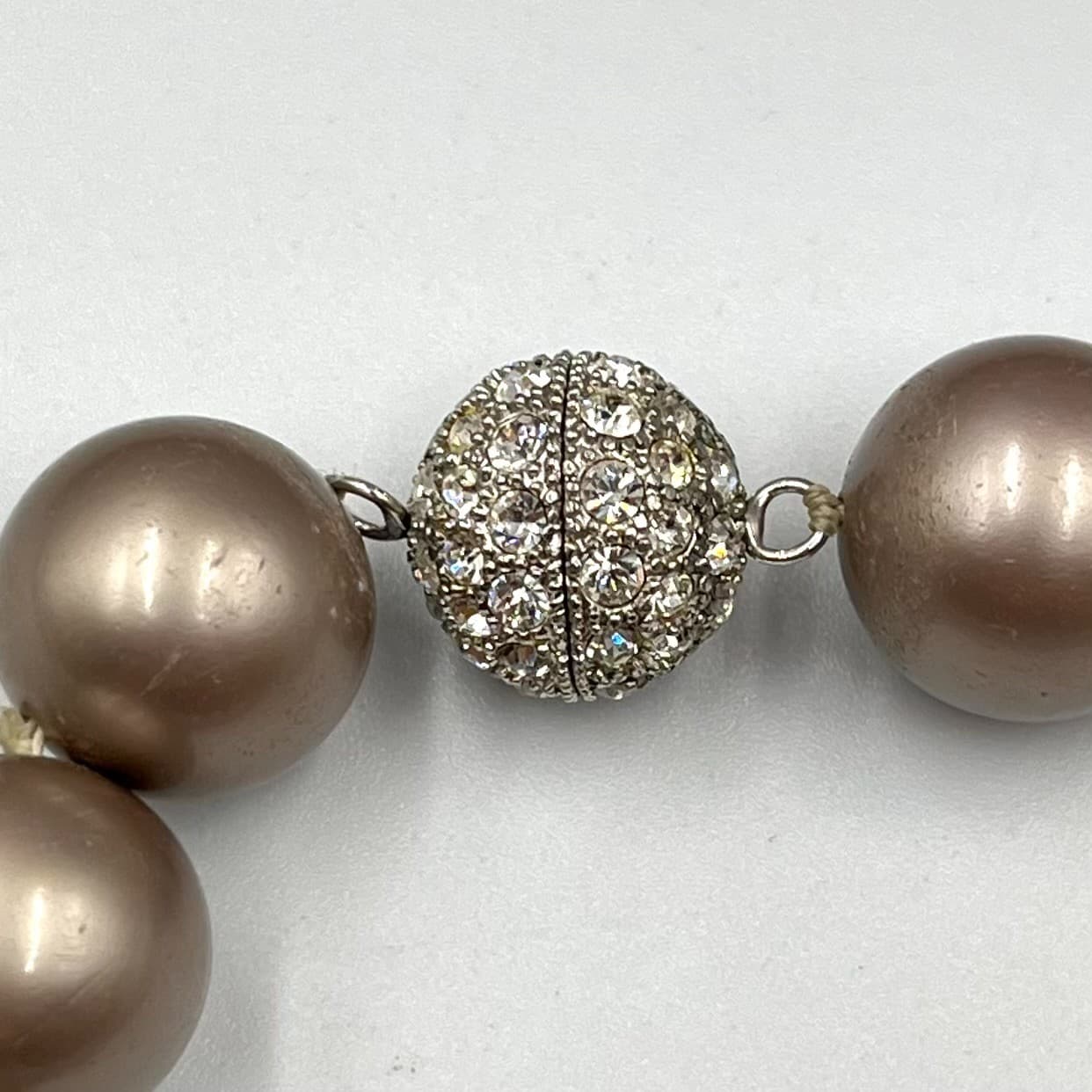Vintage Oversized Taupe Faux Pearl Choker Necklace Rhinestone Magnetic Clasp 16" - Thumbnail 3