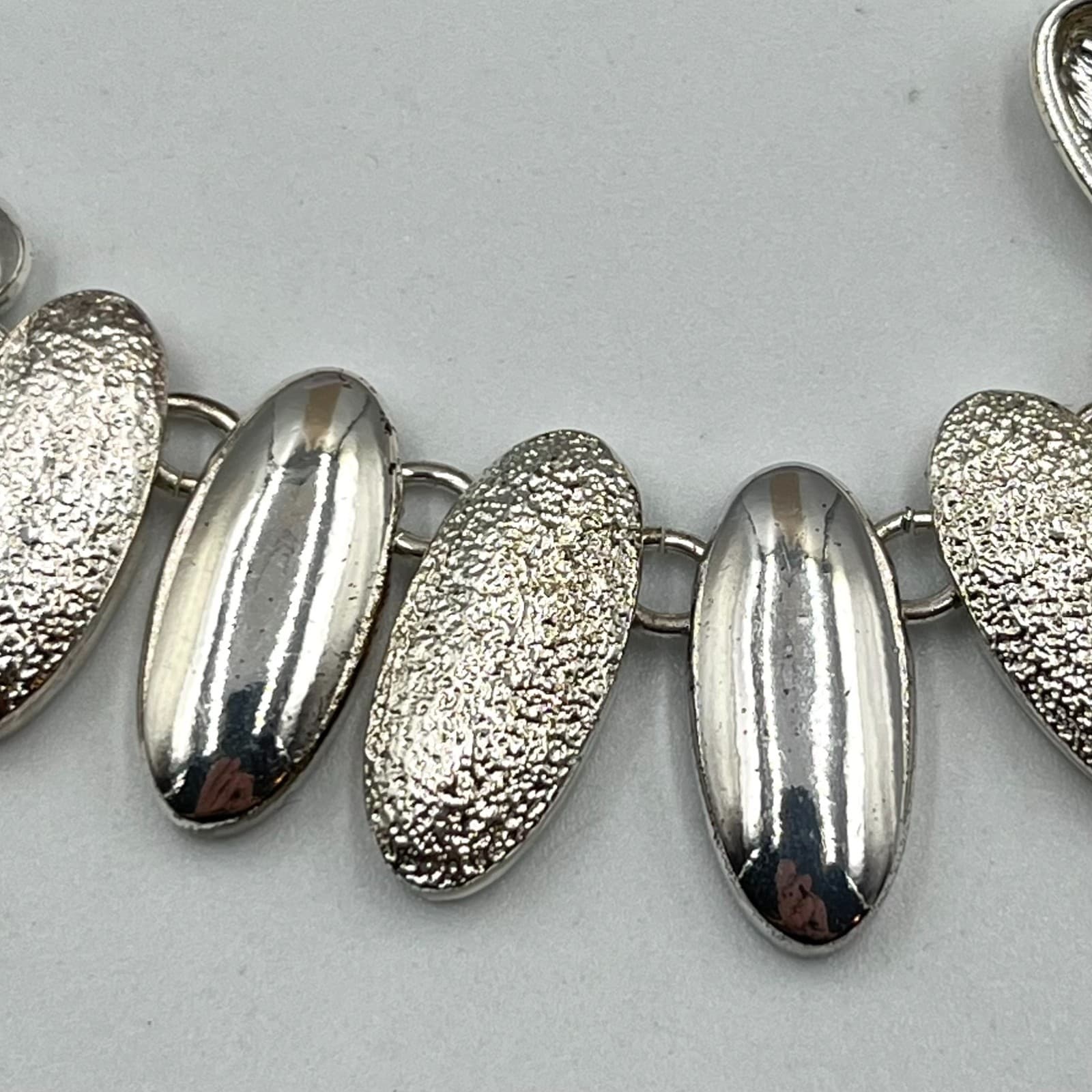 VTG Dana Buchman Silver Tone Textured Multi-Bead Collar Necklace Retro Statement - Thumbnail 3