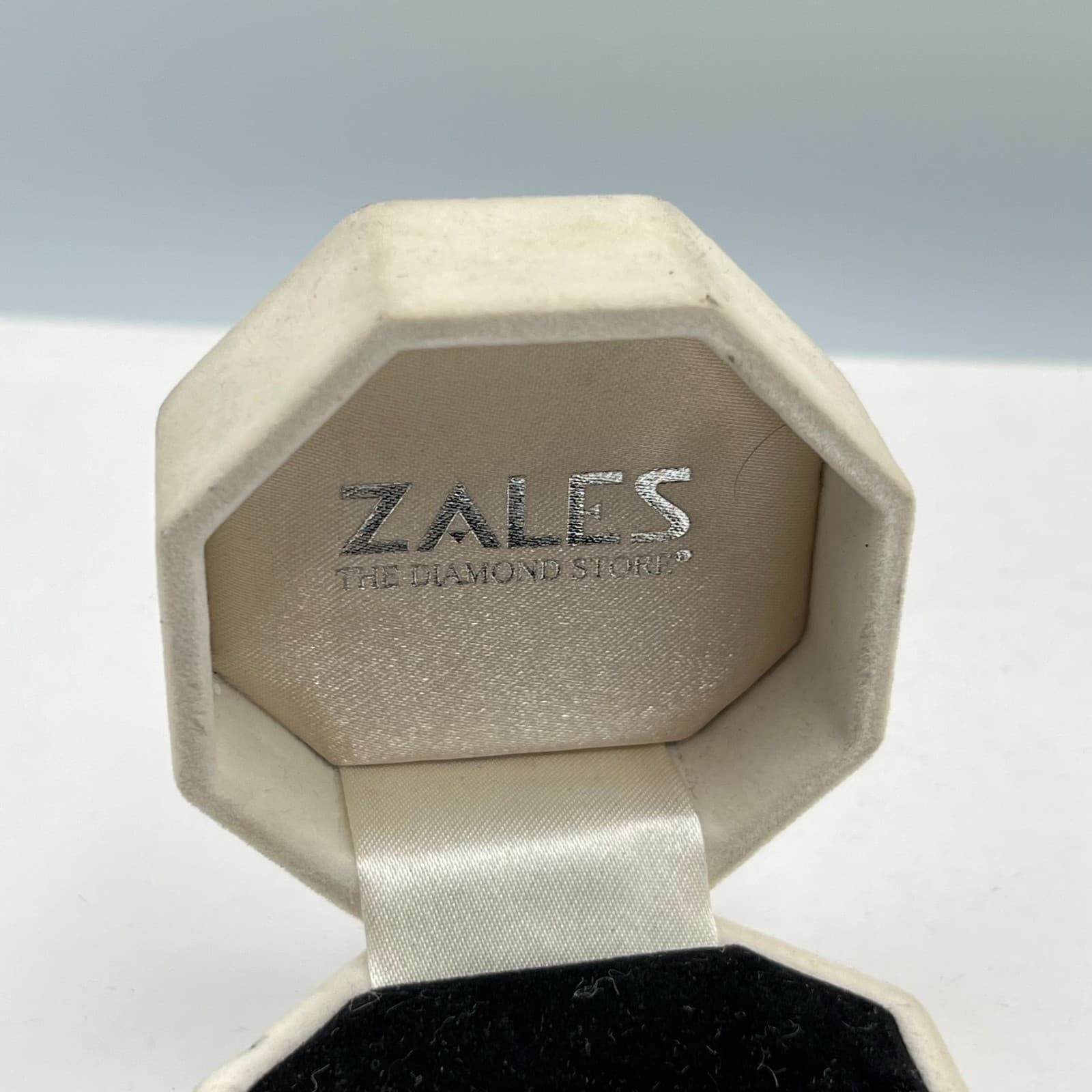 Vintage Zales Cream Velvet Octagon Ring Box Retro Jewelry Display Case Classic - Thumbnail 2
