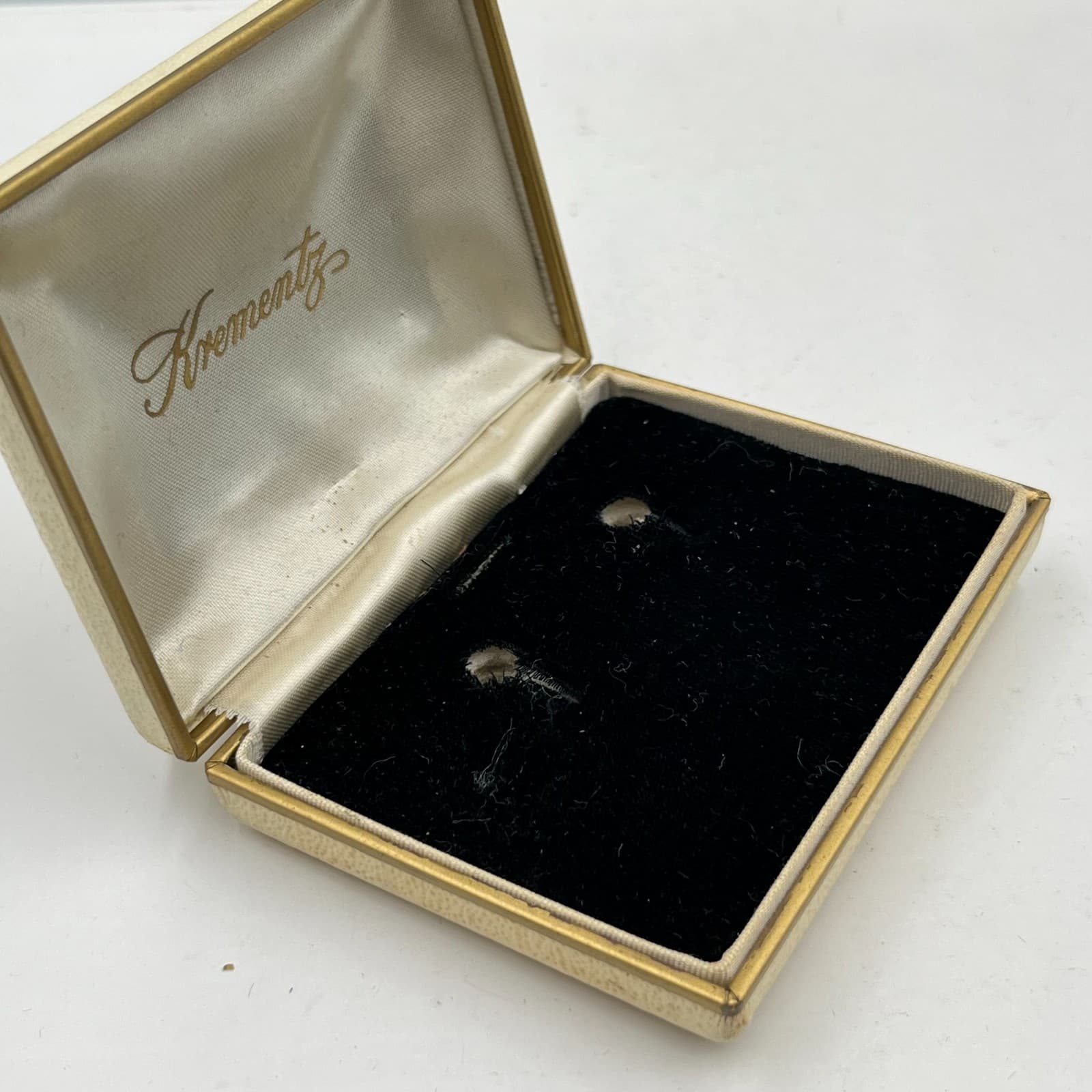 Vintage Krementz Cream Faux Leather Jewelry Box Small Clamshell Display Case - Thumbnail 2