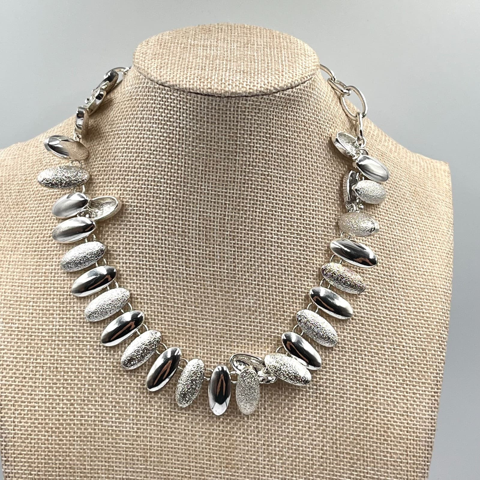 VTG Dana Buchman Silver Tone Textured Multi-Bead Collar Necklace Retro Statement - Thumbnail 5