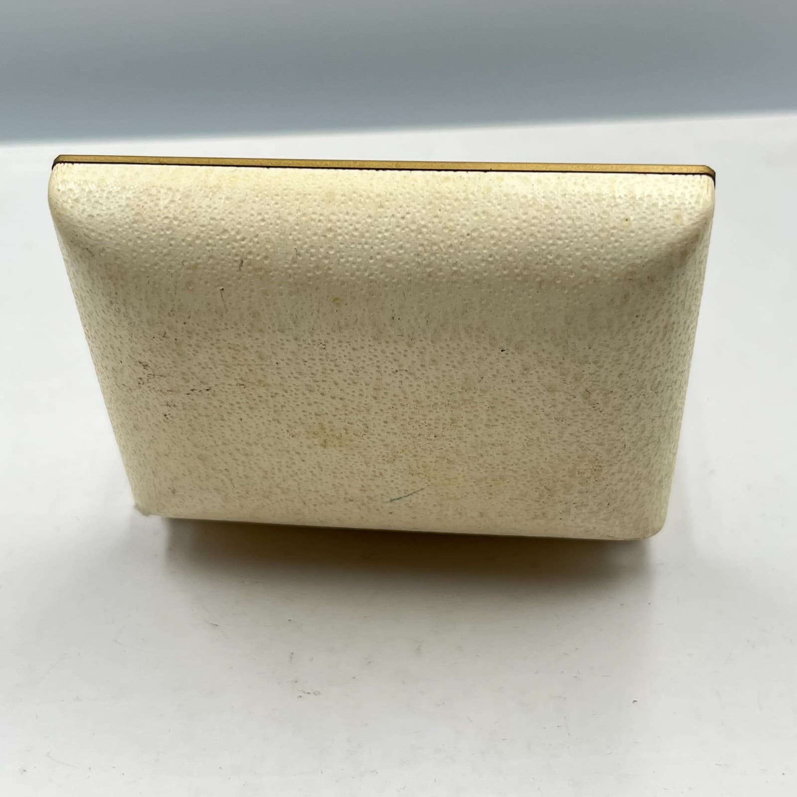 Vintage Krementz Cream Faux Leather Jewelry Box Small Clamshell Display Case - Thumbnail 4