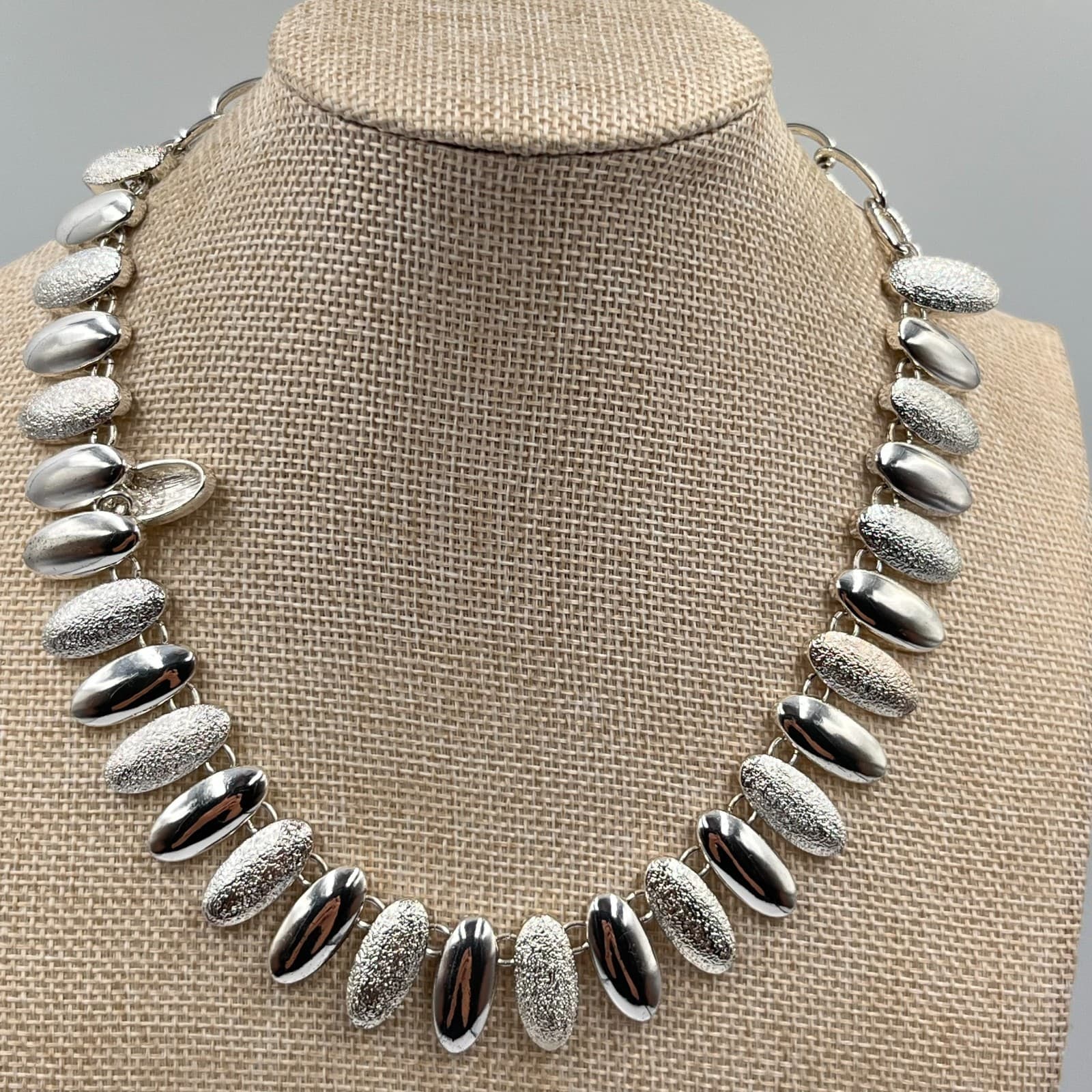 VTG Dana Buchman Silver Tone Textured Multi-Bead Collar Necklace Retro Statement - Thumbnail 6