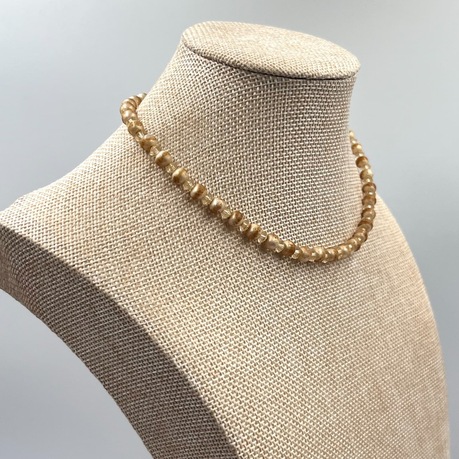 VTG Faux Pearl Choker Necklace Gold Tone Cream Mottled Beads Rhinestone Clasp - Thumbnail 4