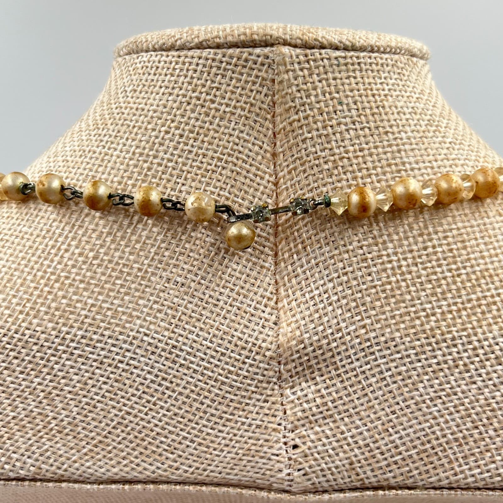 VTG Faux Pearl Choker Necklace Gold Tone Cream Mottled Beads Rhinestone Clasp - Thumbnail 5