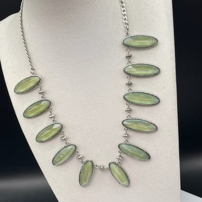 Vintage Green Glass Cabochon Necklace Silver Tone Oval Drop Statement - Thumbnail 3