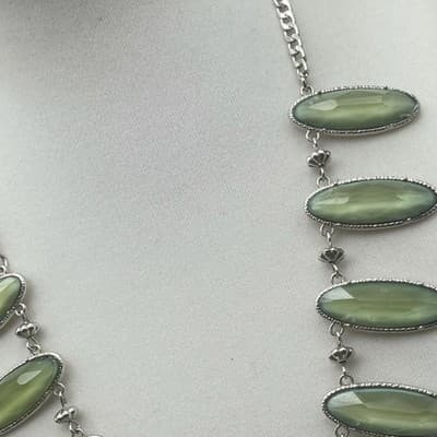 Vintage Green Glass Cabochon Necklace Silver Tone Oval Drop Statement - Thumbnail 6