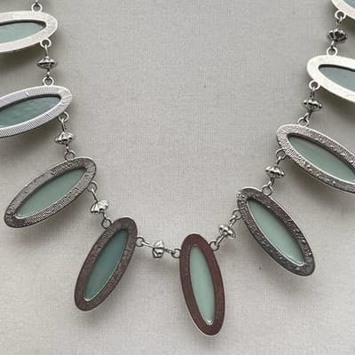 Vintage Green Glass Cabochon Necklace Silver Tone Oval Drop Statement - Thumbnail 4