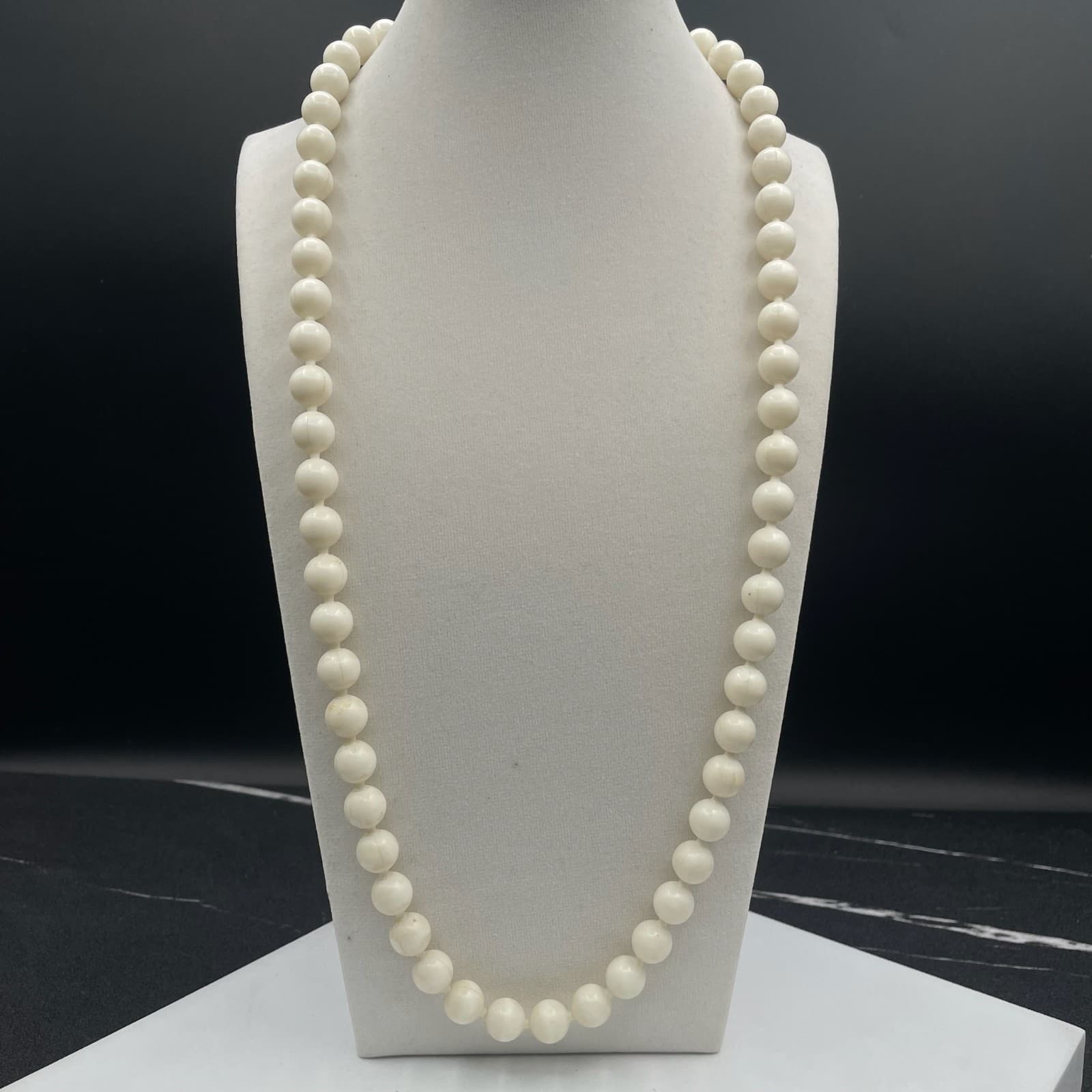 Vintage Cream Plastic Pearl Bead Necklace Long Opera Strand 12" Classic Fashion - Thumbnail 3
