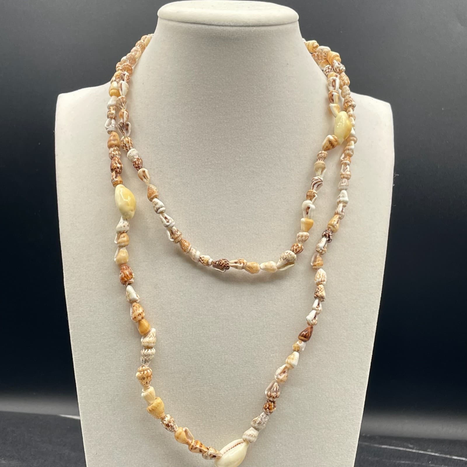 Vintage 90s Cowrie Puka Shell Beaded Necklace Boho Women's Classic Jewelry