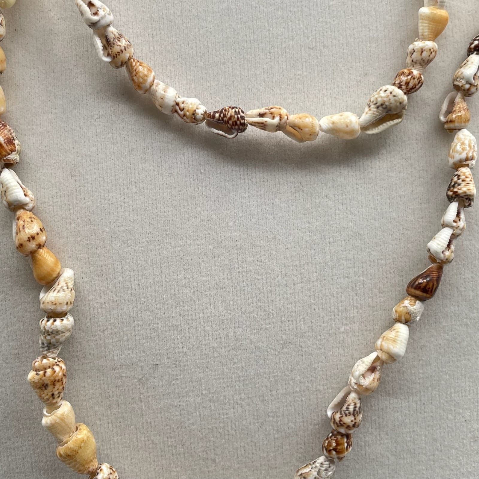 Vintage 90s Cowrie Puka Shell Beaded Necklace Boho Women's Classic Jewelry - Thumbnail 3