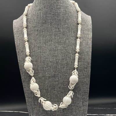 Vintage White Plastic Carved Bead Necklace Barrel Link Ribbed Melon Long 24" - Thumbnail 7