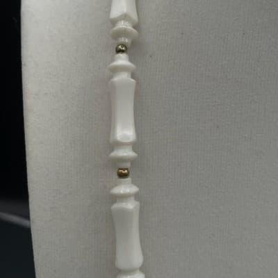 Vintage White Plastic Carved Bead Necklace Barrel Link Ribbed Melon Long 24" - Thumbnail 3
