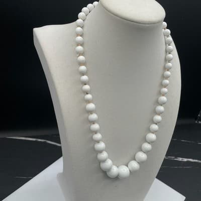 Vintage White Graduated Beaded Necklace Classic Statement Gold Tone Clasp 20" - Thumbnail 4
