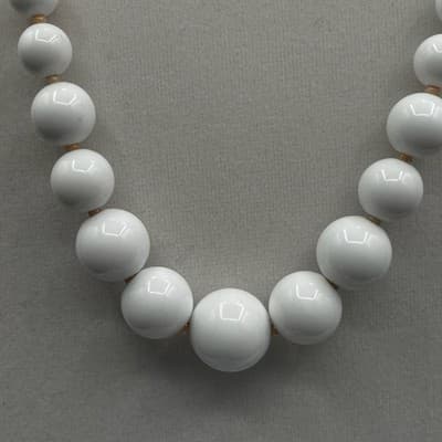 Vintage White Graduated Beaded Necklace Classic Statement Gold Tone Clasp 20" - Thumbnail 5