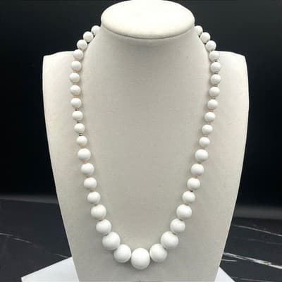 Vintage White Graduated Beaded Necklace Classic Statement Gold Tone Clasp 20"