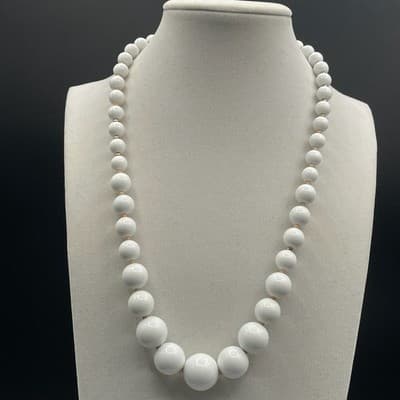 Vintage White Graduated Beaded Necklace Classic Statement Gold Tone Clasp 20" - Thumbnail 6