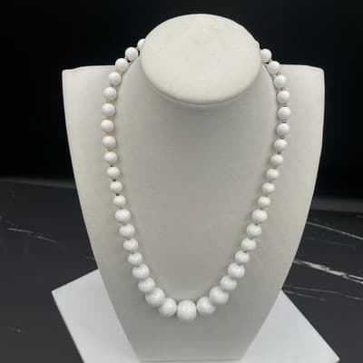 Vintage White Graduated Beaded Necklace Classic Statement Gold Tone Clasp 20" - Thumbnail 2