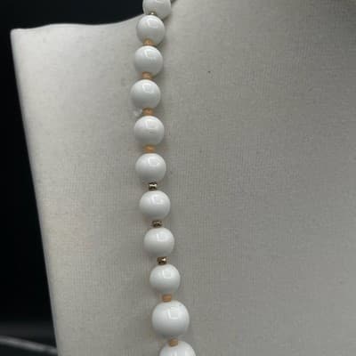 Vintage White Graduated Beaded Necklace Classic Statement Gold Tone Clasp 20" - Thumbnail 3