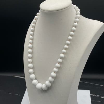Vintage White Graduated Beaded Necklace Classic Statement Gold Tone Clasp 20" - Thumbnail 7