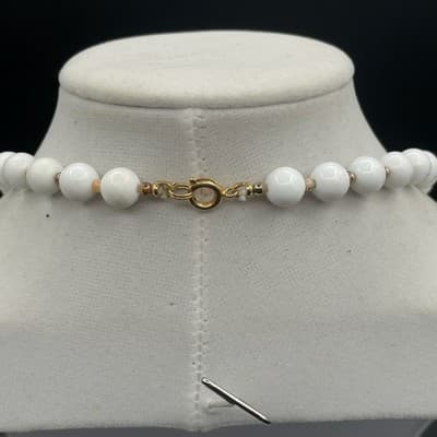 Vintage White Graduated Beaded Necklace Classic Statement Gold Tone Clasp 20" - Thumbnail 8
