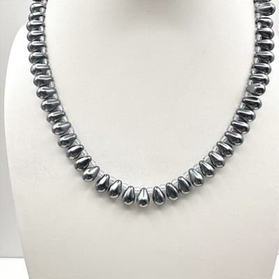 Vintage 80s 90s Elegant Silver Tone Teardrop Pearl-Style Beaded Necklace Jewelry