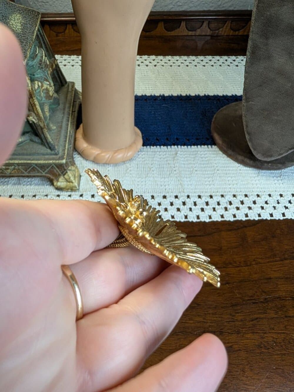 Rare Vintage Monet Gorgeous Gold Tone Sunburst Brooch Fringe Tassels - Thumbnail 7