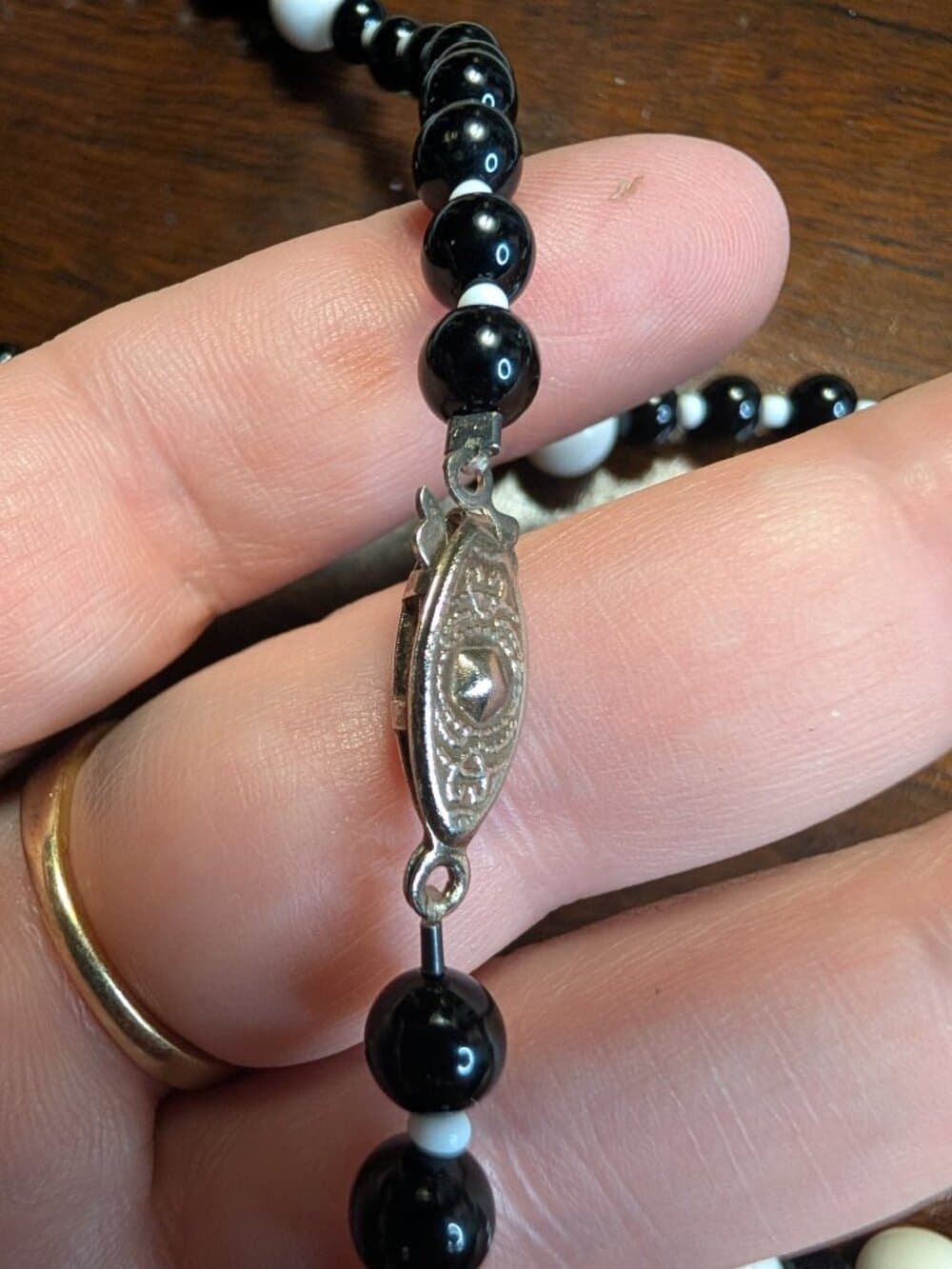 Vintage Black and White Glass Beaded Necklace Ornate Clasp - Thumbnail 5