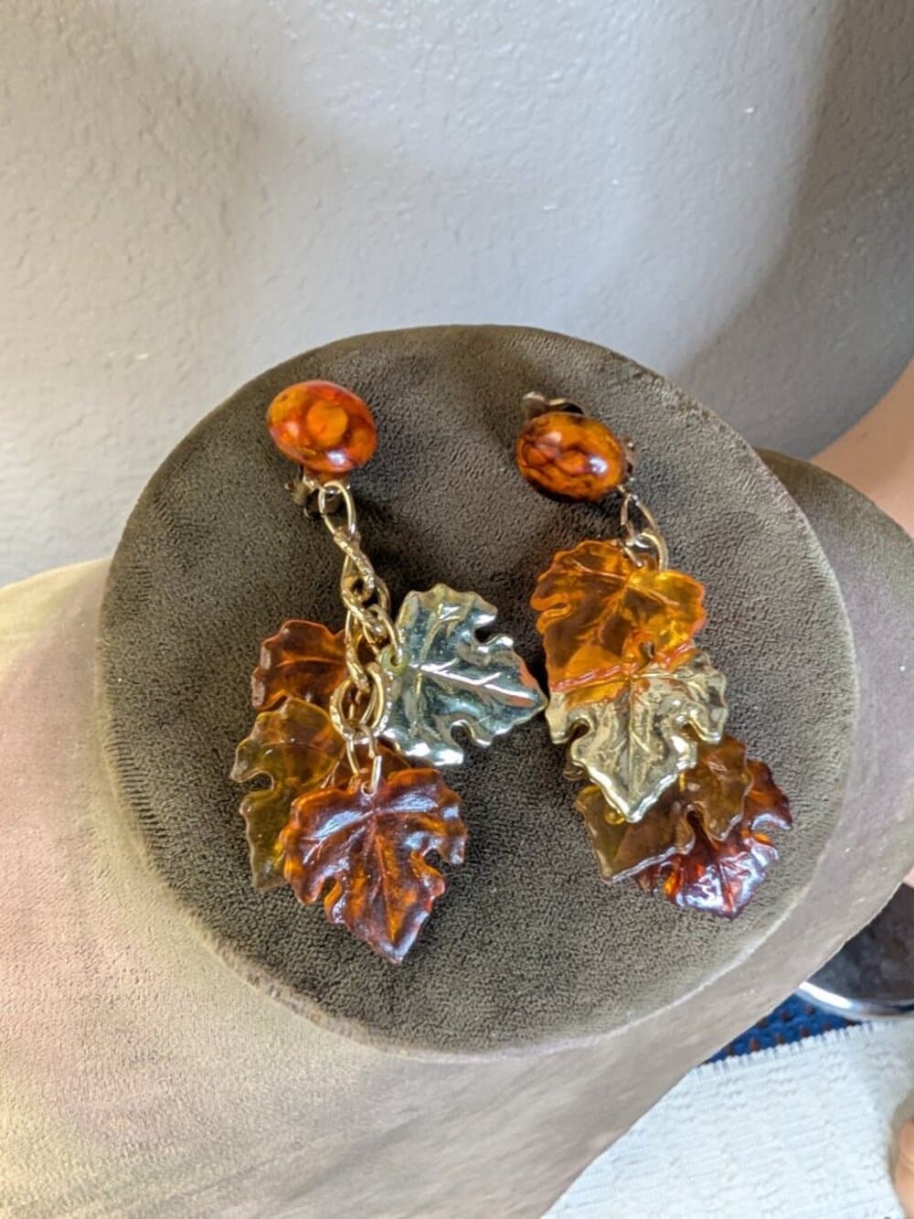 Vintage Hong Kong Amber Lucite Leaf Clip-On Earrings - Thumbnail 3