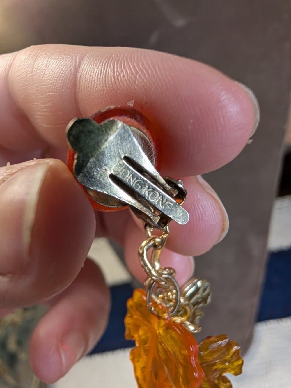 Vintage Hong Kong Amber Lucite Leaf Clip-On Earrings - Thumbnail 9