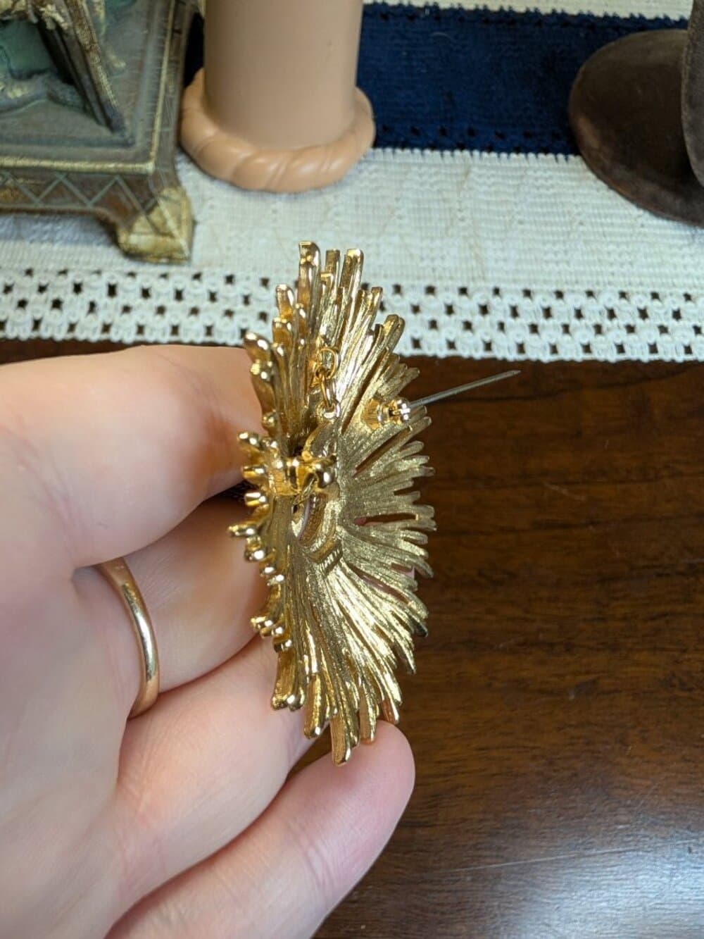 Rare Vintage Monet Gorgeous Gold Tone Sunburst Brooch Fringe Tassels - Thumbnail 6