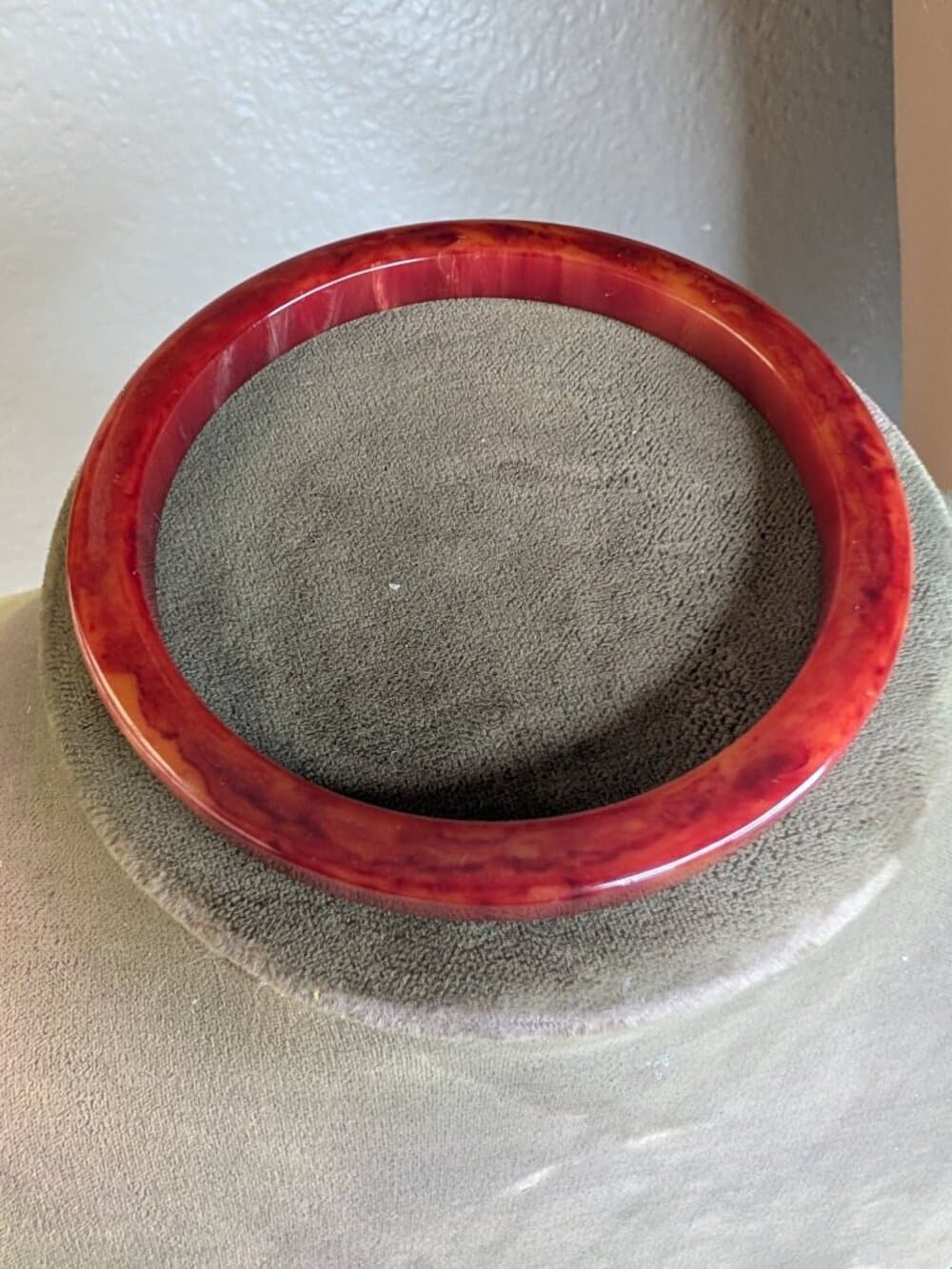 Vintage Red Marbled Bakelite Bangle Bracelet Single - Thumbnail 3