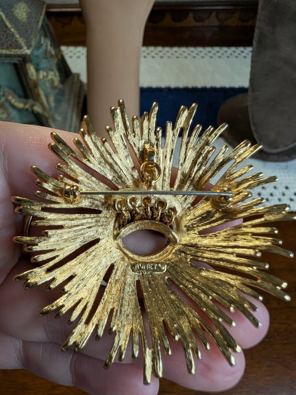 Rare Vintage Monet Gorgeous Gold Tone Sunburst Brooch Fringe Tassels - Thumbnail 8