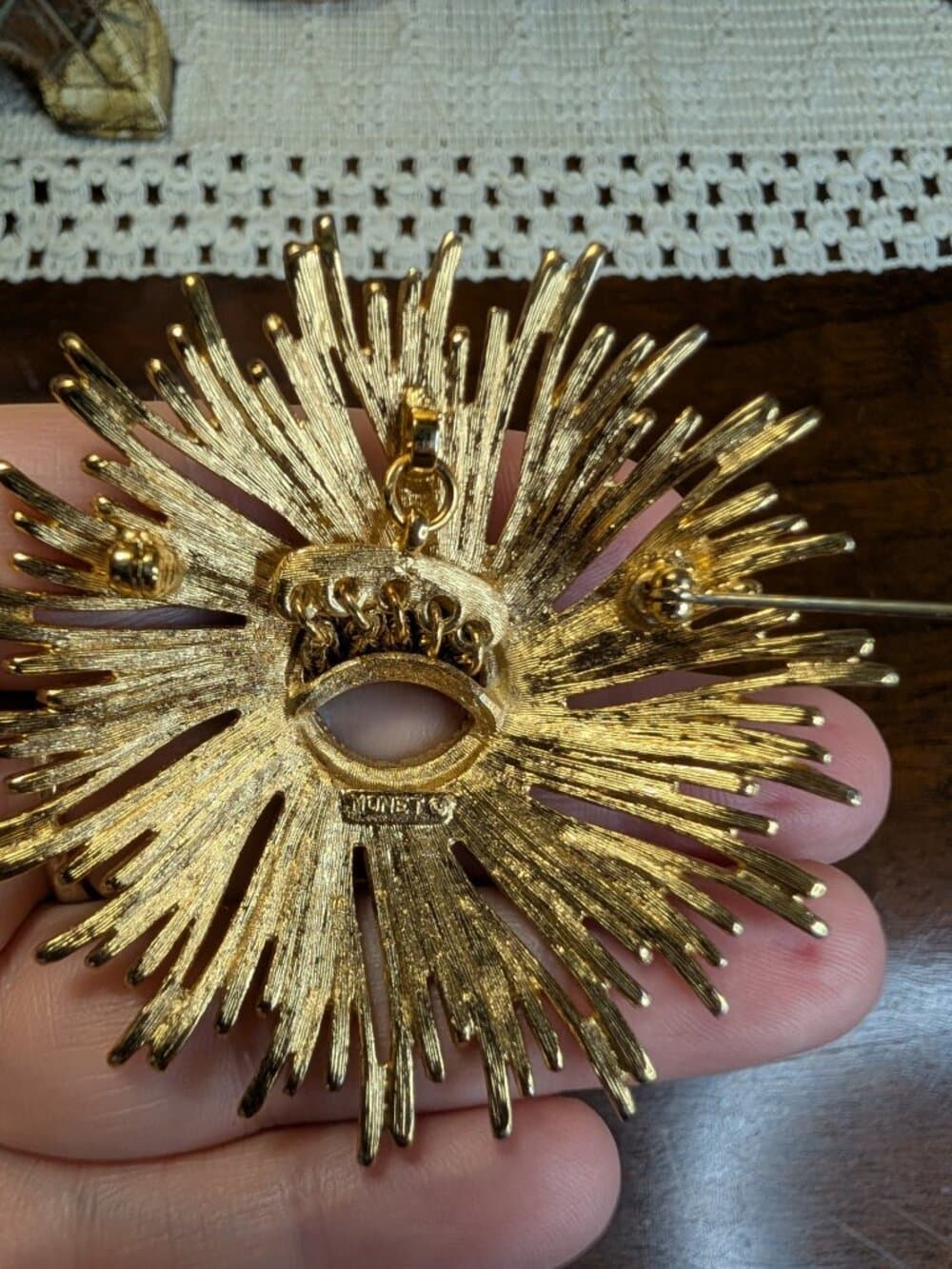 Rare Vintage Monet Gorgeous Gold Tone Sunburst Brooch Fringe Tassels - Thumbnail 9