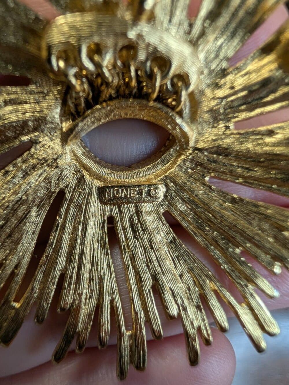 Rare Vintage Monet Gorgeous Gold Tone Sunburst Brooch Fringe Tassels - Thumbnail 10